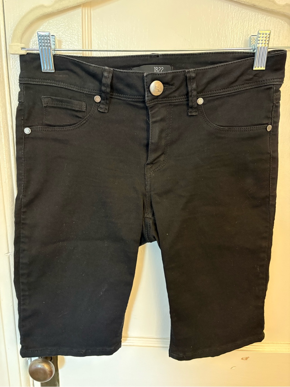 1822 Denim Women's Black Cropped Bermuda Jeans